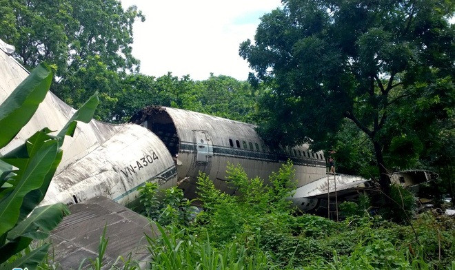 Còn tại TP HCM, chiếc Boeing 707 mang số hiệu VN - A304 cũng từng nằm trên bãi đất trống ở đường Hồng Hà (quận Tân Bình). Ảnh: Zing.