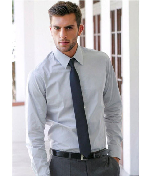 Cà vạt là phụ kiện không thể thiếu trong mỗi bộ vest. Khác với những loại cà vạt vải thông thường, cà vạt dành cho giới siêu giàu luôn được nâng cấp thêm bằng những nguyên liệu cực kỳ đắt giá.