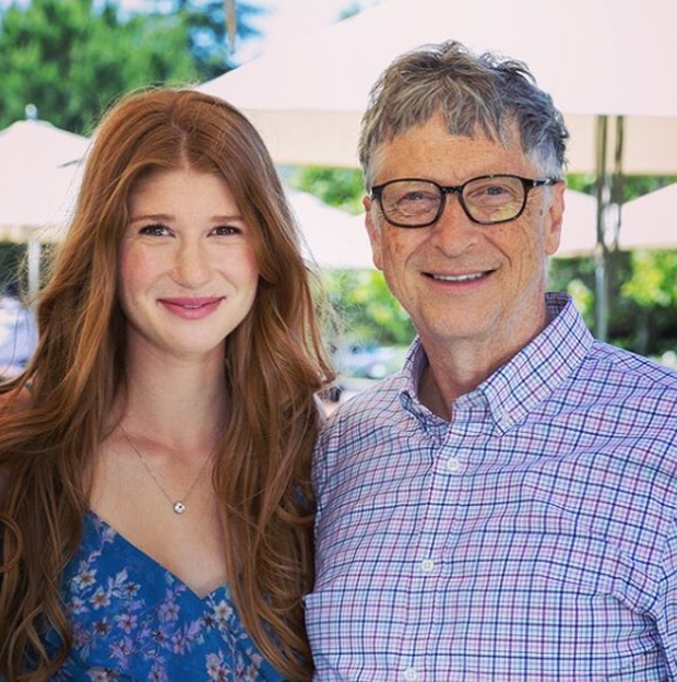 Tỷ phú Bill Gates cho rằng nếu chỉ đơn giản đáp ứng các yêu cầu cua trẻ về tiền bạc và vật chất, chúng sẽ hiển nhiên tận hưởng sự giàu có của gia đình mình từ nhỏ và sẽ không dám nghĩ dám làm bất cứ thứ gì.