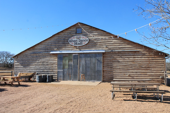 Một thành viên eBay có tên Bobby Cave từng mua toàn bộ thị trấn Albert, Texas trên trang mua bán trực tuyến với giá 216.000 USD. Ảnh: Wiki.