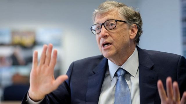 Năm 2011, tỷ phú Bill Gates ví von: "Tôi có thể hiểu được nếu có vài triệu USD thì sẽ có tự do đáng kể. Nhưng dù bạn có nhiều tiền hơn nữa thì chiếc bánh hamburger cũng vẫn như thế thôi, chẳng thay đổi gì".