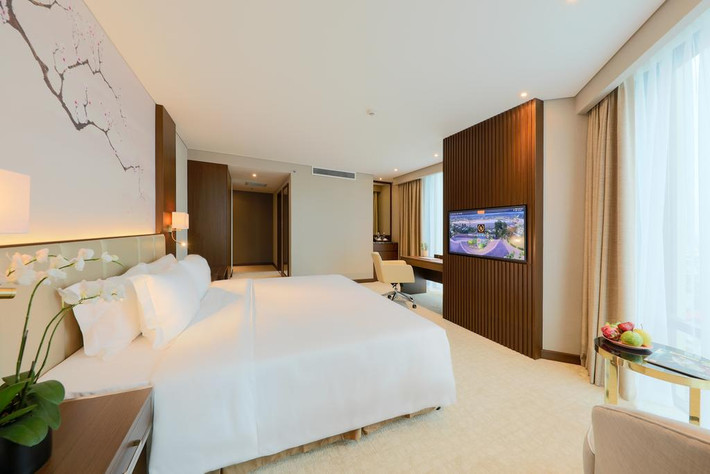 Grand Vista đi vào hoạt động năm 2019, có 165 phòng nghỉ, 2 nhà hàng Á - Âu và Nhật Bản....