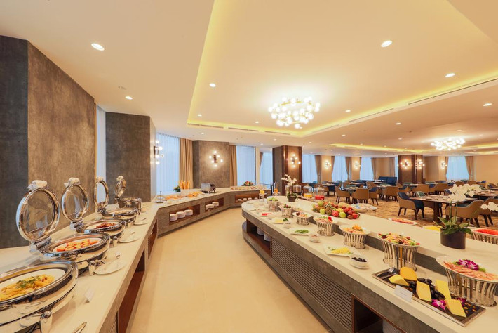 Khách nghỉ tại Grand Vista có thể thưởng thức bữa sáng tự chọn. Nguồn ảnh: Booking.