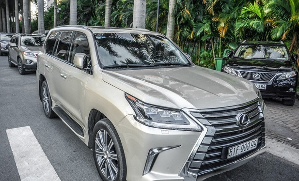 Năm 2018, một đại gia Sài Gòn tậu Lexus LX570 với lớp sơn màu khá độc và biển số ngũ quý 9 cực đẹp. Ảnh: Autopro.