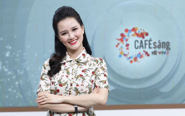 Nữ MC Huyền Châu được biết đến với nhiều chương trình như 7 ngày công nghệ, Cà phê sáng với VTV3, Chuyện đêm muộn...Ảnh: VTV.