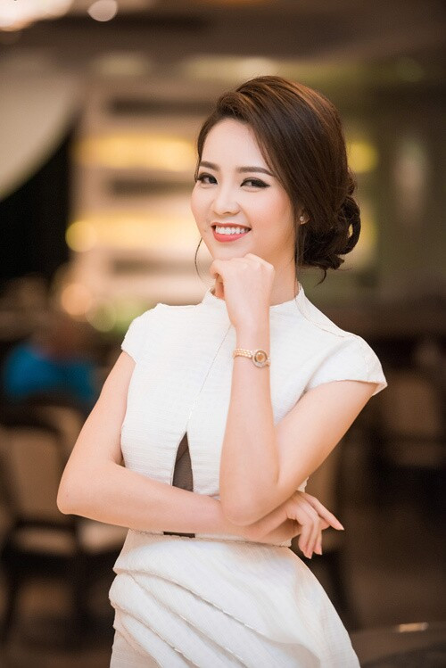 Á hậu Thụy Vân cũng được coi là “tín đồ hàng hiệu” ngầm của showbiz Việt khi sở hữu rất nhiều những bộ trang phục và phụ kiện của các thương hiệu nổi tiếng. Ảnh: Baogiaothong