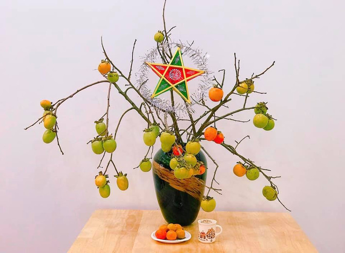 Lúc đầu, khi có ý tưởng bán cành hồng cắm bình, chị Thảo chỉ nghĩ là cắt đúng rằm trung thu, vì rằm có quả hồng là hợp nhất. Thế nhưng, chị không ngờ khi đăng lên lại được nhiều người thích thú.