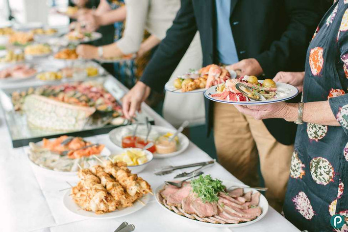 Dù đi ăn buffet người Nhật cũng chỉ ăn vừa phải, không bao giờ có thức ăn thừa. Theo thói quen đó, các nhà hàng buffet cũng bắt buộc phải cho giá rẻ để kéo khách tới ăn, nhờ vậy mà ăn buffet ở Nhật không quá tốn kém.