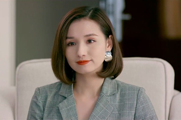 Nữ diễn viên Lã Thanh Huyền được khán giả biết đến với nhiều vai tiểu thư nhà giàu trên màn ảnh. Gần đây nhất, Lã Thanh Huyền kết thúc vai diễn Tuệ Lâm trong phim Tình yêu và tham vọng.