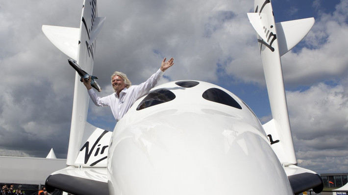Richard Branson, tỷ phú được yêu thích nhất thế giới đã bỏ ra gần 200 triệu USD để có được chiếc tàu con thoi đầy đủ chức năng, có thể chở 8 hành khách bay vào vũ trụ.