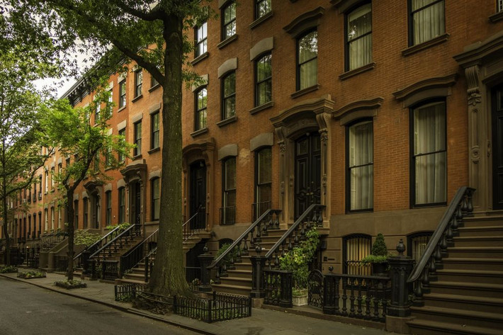 Ngôi nhà cựu Đệ nhất Phu nhân Hoa Kỳ - Eleanor Roosevelt lớn lên tọa lạc tại số 37, West Street ở Manhattan. Lên 10 tuổi, khi cả cha và mẹ qua đời, bà Eleanor Roosevelt chuyển đến Tivoli, New York sống cùng bà ngoại.
