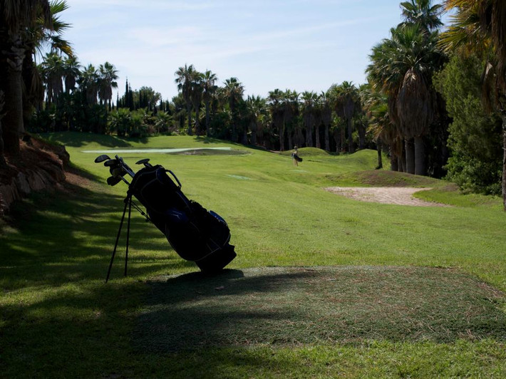 Sân golf hiện đại.