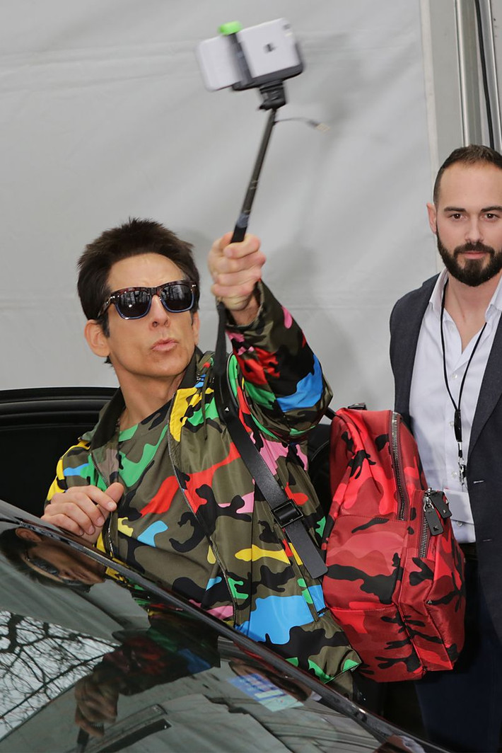 Danh hài Zoolander cũng mê gậy selfie. Ảnh: MTV.