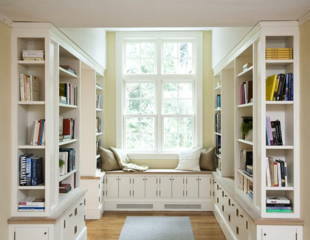 Phòng đọc sách hiện đại với không gian thư giãn cạnh cửa sổ.