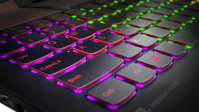 Legion Y720 sẽ được Lenovo bán với giá 1399 USD (khoảng 27 triệu đồng) bắt đầu từ tháng 4/2017 còn Legion Y520 sẽ có giá thấp hơn 899 USD (khoảng 18 triệu) từ tháng 2/2017. Ảnh: Ubergizmo.