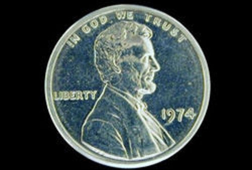 Do sự tăng giá của đồng những năm đầu 1970, giá thành sản xuất đồng 1 penny vào khoảng 1 cent. Cục đúc tiền Mỹ đã tiến hành sản xuất thử với số lượng nhỏ. Những đồng xu này được gửi đến cơ quan cấp cao để lấy ý kiến nhưng sau đó chúng không được thu lại.