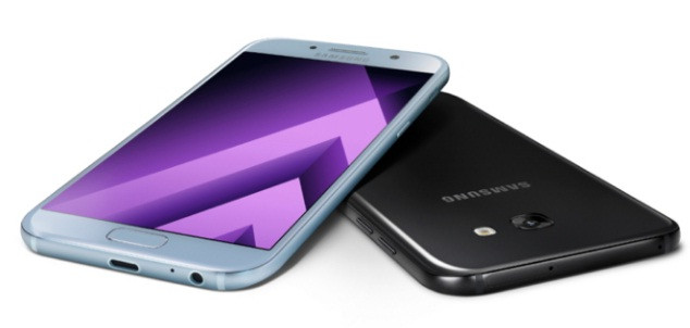 Cổng USB-C cũng là một tính năng mới đáng chú ý trên Galaxy A 2017.