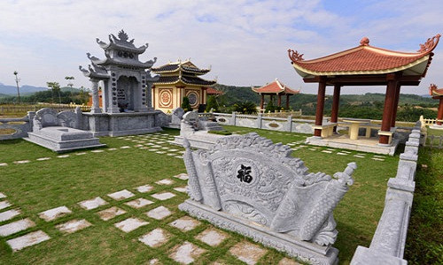 Nhiều phần đất xây dựng lăng mộ tiền tỷ mà phía đơn vị chủ quản đã bán ra có diện tích lên đến cả nghìn mét vuông.