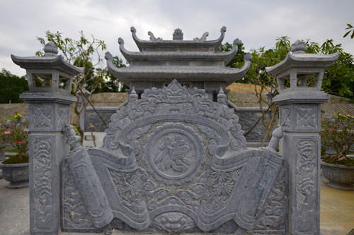 Vị đại diện cũng cho biết, thời điểm cuối năm là lúc dự án bán hàng mạnh nhất bởi theo phong thủy thì tiết trời lập đông là lúc để sửa sang, xây dựng phần mộ cho gia tiên, họ hàng.