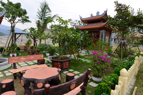 Nhiều người vẫn nói vui rằng, mỗi phần mộ tại đây trị giá còn hơn cả một căn biệt thự hạng sang tại Hà Nội.