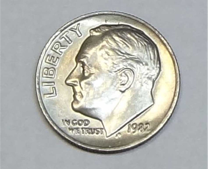 Ra đời vào năm 1982, đồng xu in lỗi này ước tính trị giá 50 USD và được coi là một trong những đồng xu quý nhất.