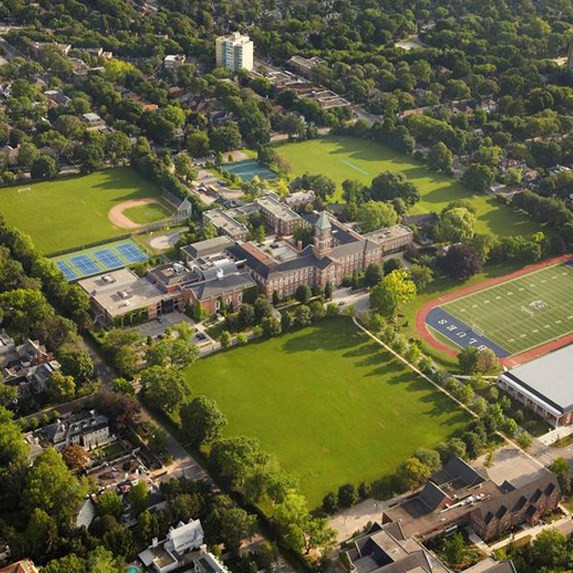 Ra đời cách đây khoảng 200 năm, Upper Canada là trường tư học dành cho nam sinh với mức học phí khoảng 32.000 USD/năm. Nguồn ảnh: Slice.