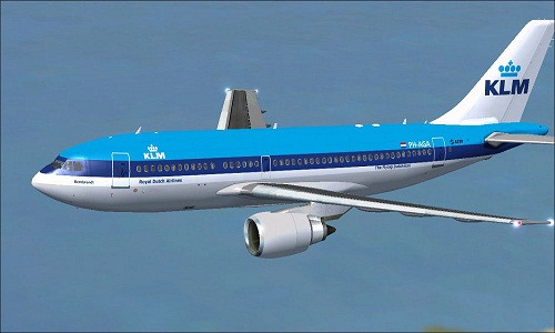 KLM là hãng hàng không Quốc gia Hà Lan có tổng hành dinh ở Amstelveen, gần điểm trung truyển chính của hẵng tại sân bay quốc tế Amsterdam Schiphol. Trong năm đầu tiên thành lập, KLM đã vận chuyển được 345 hành khách và 25.000kg thư từ, hàng hóa. Hiện KLM đang hoạt động với 32.000 nhân viên. Ảnh: Fly Away Simulation.