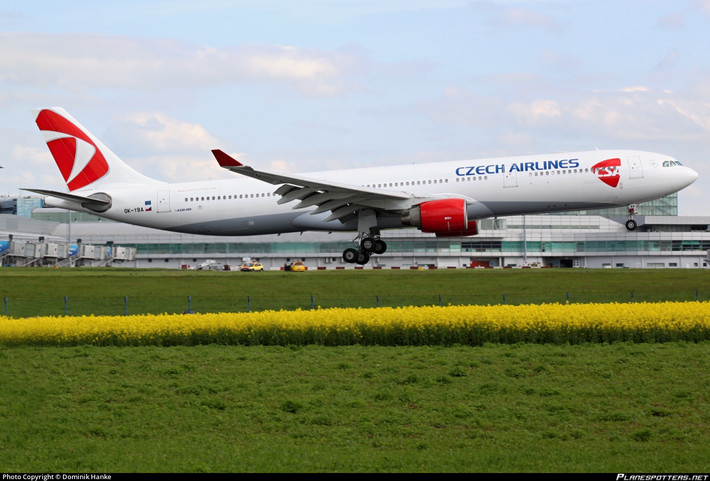 Czech Airlines - Hãng hàng không quốc gia của Cộng hòa Séc thành lập năm 1923. Chuyến bay đầu tiên của hãng vượt qua chặng đường 321 km bằng phi cơ Aero A-14. Ngày nay, hãng hoạt động với 1.017 nhân viên. Ảnh: Planespotters.