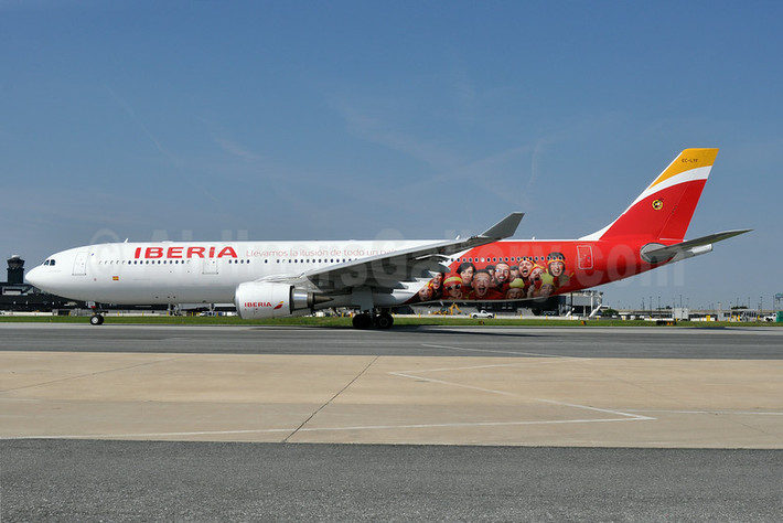 Iberia Líneas Aéreas de Éspaña - hãng hàng không quốc gia Tây Ban Nha có trụ sở tại Madrid. Ra đời năm 1027, Iberia thực hiện chuyến bay đầu tiên trong năm đó từ Madrid đến Barcelona. Ảnh: AirlinersGallery.