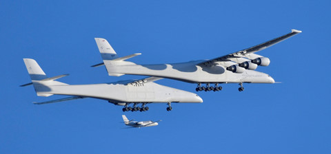 Stratolaunch là máy bay phản lực thân kép, gồm 6 động cơ. Ảnh: Reuters.