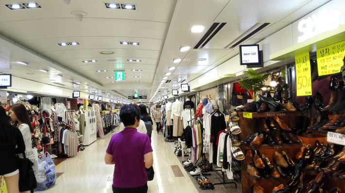 Chợ Bupyeong mở cửa từ 10h sáng đến 22h đêm mỗi ngày.