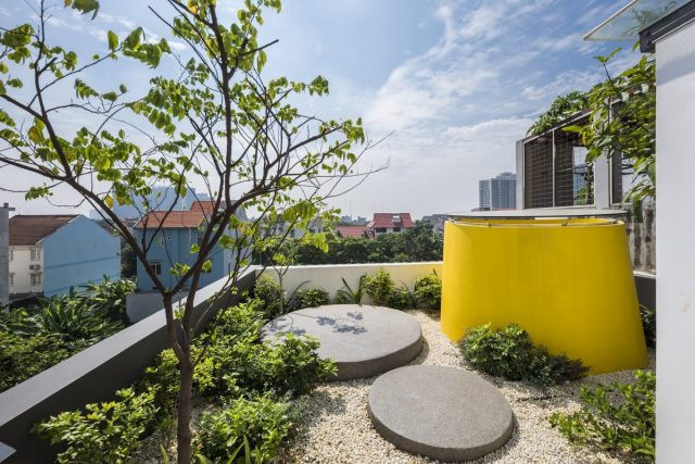 Trên mái được phủ rất nhiều cây xanh. Nguồn ảnh: Hiroyuki Oki.