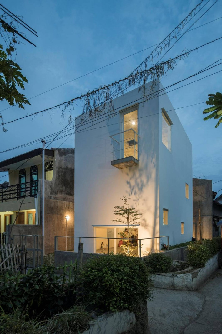 Nhà khối hộp lung linh hơn khi đêm về. Nguồn ảnh: Archdaily.