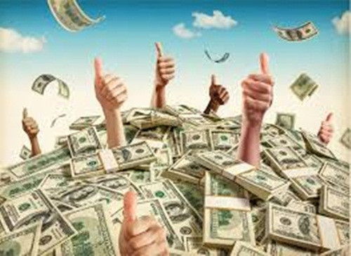 Cựu CEO của Google, Eric Schmidt và nhà đầu tư huyền thoại Warren Buffett luôn tuân thủ chiến lược đầu tư dài hạn. Ho cho rằng các giao dịch đầu tư ngắn hạn sẽ không giúp bạn giàu được.
