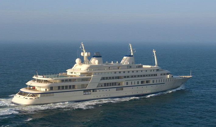 Du thuyền Al Said (300 triệu USD) thuộc sở hữu của Lürssen Yachts và được đặt tên theo tên vua của Orman, Qaboos Bin Said Al Said. Bên trong du thuyền là một phòng hòa nhạc lớn đủ để chứa một dàn nhạc 50 thành viên. Sức chứa của AI Said vào khoảng 224 người.