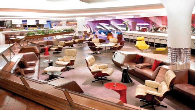 Phòng chờ Virgin Atlantic tại sân bay Heathrow (London) cung cấp nhiều dịch vụ giải trí như bàn bi-a, máy chơi game, spa...