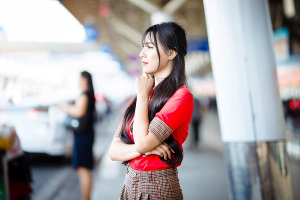 Hiện Nga đang làm việc bán thời gian cho một hàng hãng không tại TP.HCM. Sắp tới đây, cô gái 18 tuổi sẽ mở một cửa hàng kinh doanh bằng số vốn tự kiếm được.