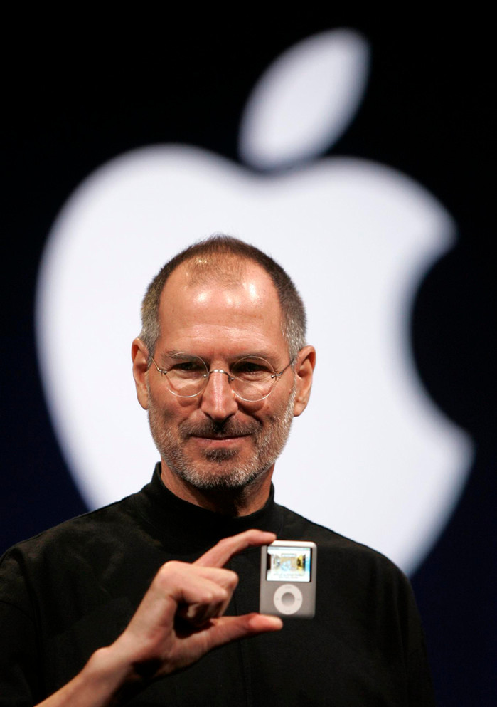 Steve Jobs có thói quen chỉ mặc một loại quần áo và chỉ ăn một loại thức ăn, trong suốt nhiều tuần liền. Có đợt ông không ăn gì khác ngoài táo và cà rốt. Ảnh: CNBC.
