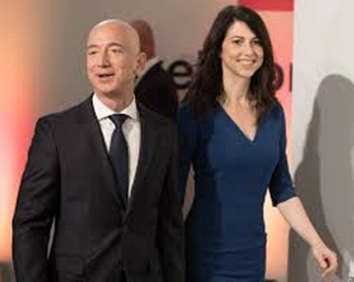 Ông Jeff Bezos sẽ nắm giữ tất cả công ty tên lửa Blue Origin và The Washington Post. Sau vụ ly hôn này, bà MacKenzie có thể sẽ là người phụ nữ giàu thứ ba thế giới.