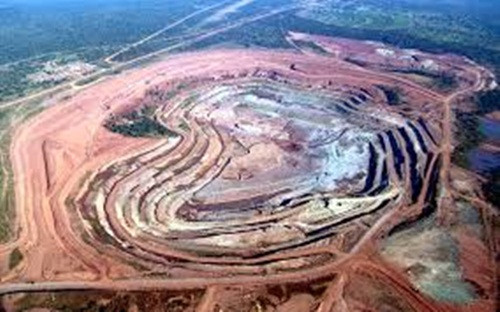 Mỏ Catoca nằm ở Angola của châu Phi được khai thác vào năm 1997. Năm 2009 mỏ có sản lượng là 7,5 triệu carat kim cương. Theo ước tính có thể khai thác khoảng 60 triệu carat tại mỏ này.