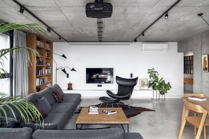 Nằm giữa thành phố Krakow (Ba Lan), căn penhouse PK43 mang màu sắc công nghiệp nhưng ấn tượng với không gian đương đại ấm áp.
