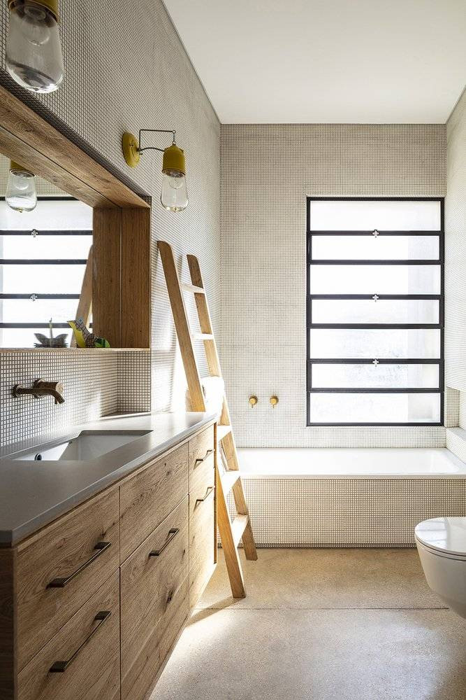 Nội thất gỗ được sử dụng hợp lý và tinh tế trong phòng tắm. Nguồn ảnh: Archdaily.
