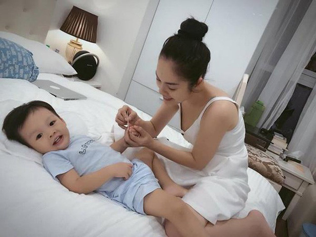 Căn hộ của hai mẹ con Dương Cẩm Lynh có tông màu trắng chủ đạo. Ảnh: Giadinhnet.