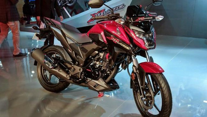 Cụ thể, Honda sẽ đưa bản cập nhật X-Blade ra mắt vào mùa lễ hội ở Ấn Độ sắp tới, tức là rơi vào khoảng tầm tháng 6/2019, với giá bán có lẽ là không đổi. Ảnh Honda X-Blade xuất hiện tại triển lãm xe ở Ấn Độ năm 2018.