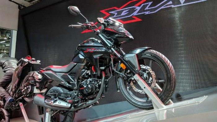 Tuy nhiên, Honda X-Blade mới sẽ có cập nhật về màu sắc và đồ họa để đem lại một diện mạo tươi mới. Xe cũng có tùy chọn tông màu kép.