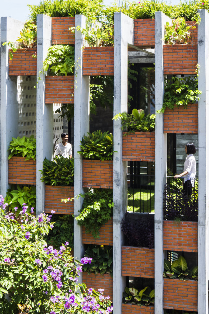 Với thiết kế độc đáo, "Resort in house" (tại quận Hải Châu, Đà Nẵng) được xem như một kiến trúc nhà ống kiểu mới ở Việt Nam.