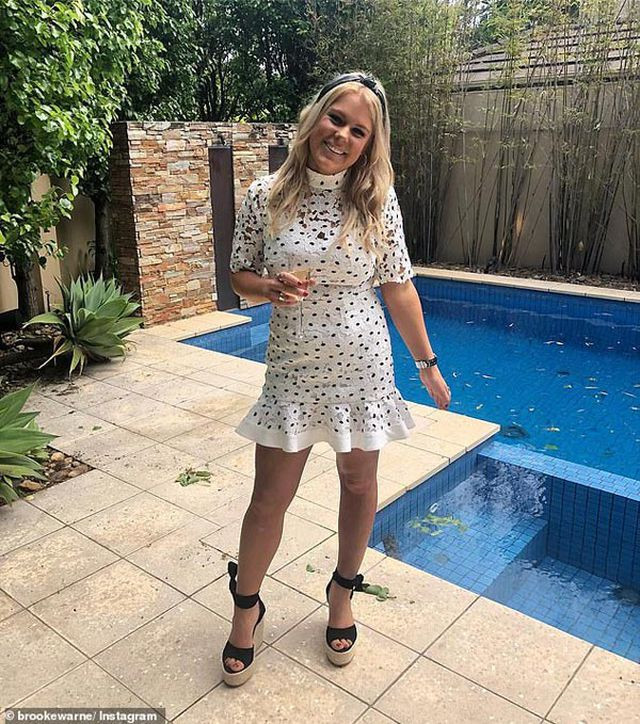 Tiểu thư nhà giàu Brooke Warne, con gái của huyền thoại cricket Shane Warne, thường xuyên đăng tải những hình ảnh tham gia các lễ hội hay buổi tiệc sang trọng.