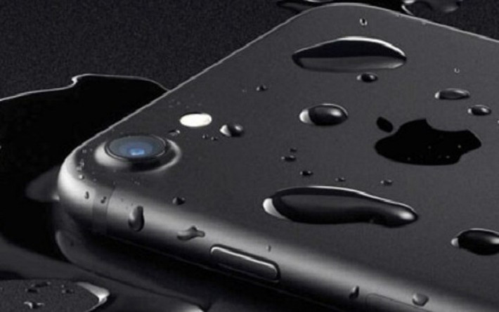 Iphone 8 có mặt trên thị trường tháng 9/2017 không chỉ có khả năng chịu nước ở mực sâu 1m trong 30 phút, mà thiết kế khá đẹp mắt với nhiều tính năng nổi bật trong dòng smartphone.