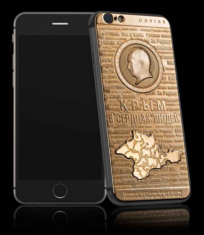 4. iphone 6s Supremo Putin Crimea Edition Gold: Chiếc điện thoại iphone này được tung ra nhân kỷ niệm sự kiện sáp nhập của Crimea về Nga. Phần lưng của điện thoại được làm bằng vàng với một bức chân dung của tổng thống Nga đi kèm với một bản đồ của bán đảo Crimea. Đương nhiên, nó cũng đi kèm với một đoạn trong bài phát biểu của ông Putin về sự kiện này: “Crimea trong trái tim người dân”. Nó có 2 phiên bản 64GB và 128 GB với giá lần lượt là 199.000 rúp và 209.000 rúp (gần 85 triệu đồng).
