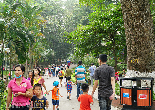 Công viên Thủ lệ được coi là một trong những công viên lâu đời nhất thủ đô. Với mục đích chính là công viên, kết hợp làm vườn thú, công viên là địa điểm vui chơi giải trí hàng đầu ở thủ đô trong thời gian dài. Sắp tới Công ty cổ phần Đầu tư Him Lam BC sẽ xây dựng bãi đỗ xe ngầm ngay dưới phần đất của công viên.